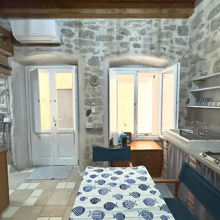 Pietra Marina Guest house *