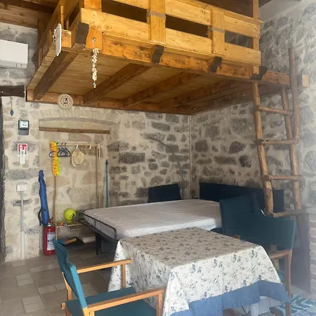 Pietra Marina Guest house *